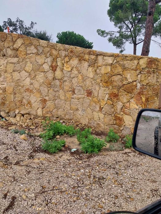 Aluguer de mini giratória retro e dumper piscinas e muros em pedra