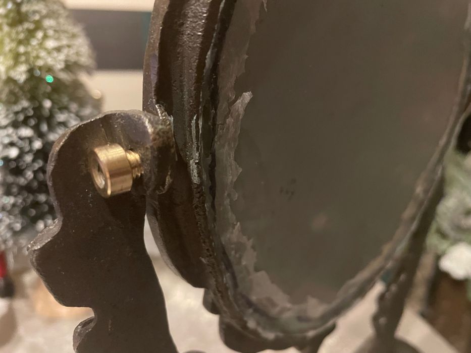 Stare lustro z brązu