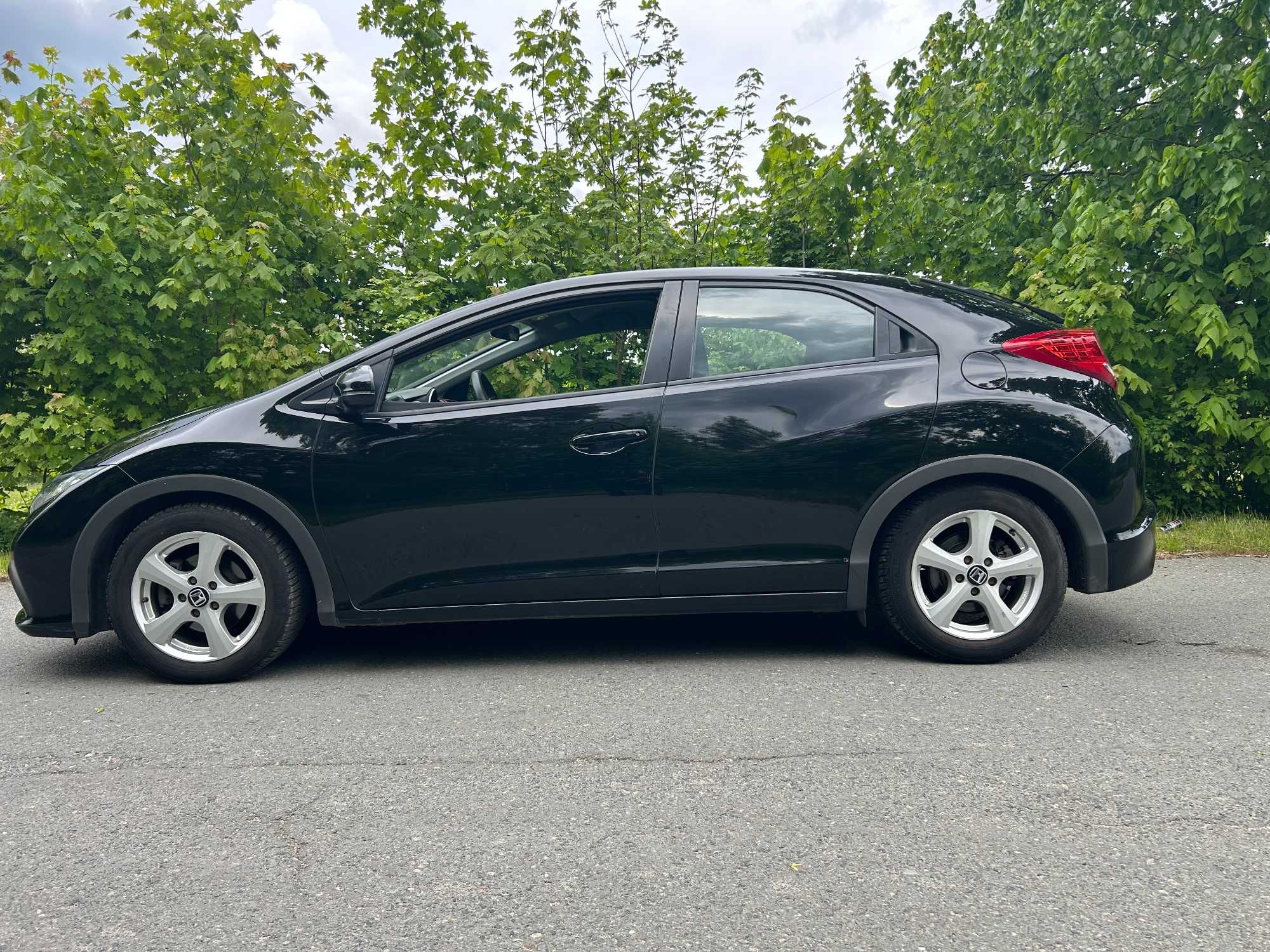 Honda Civic 9 sprowadzona 2012 rok , 1,4 benzyna, niski przebieg