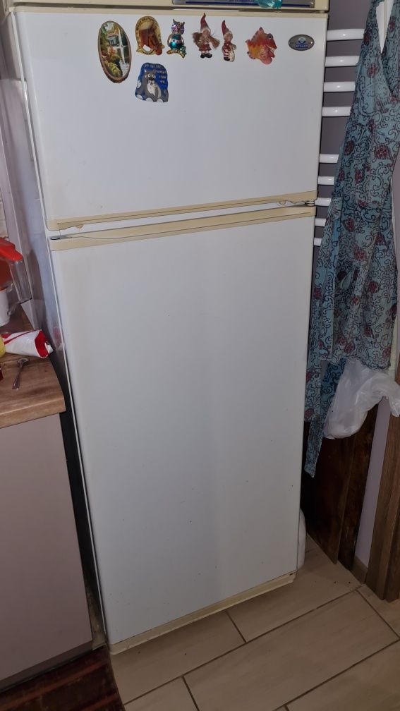 Продам рабочий холодильник Атлант