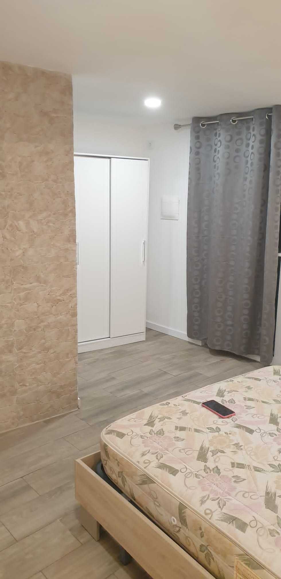 Alugo quarto suite no Furadouro