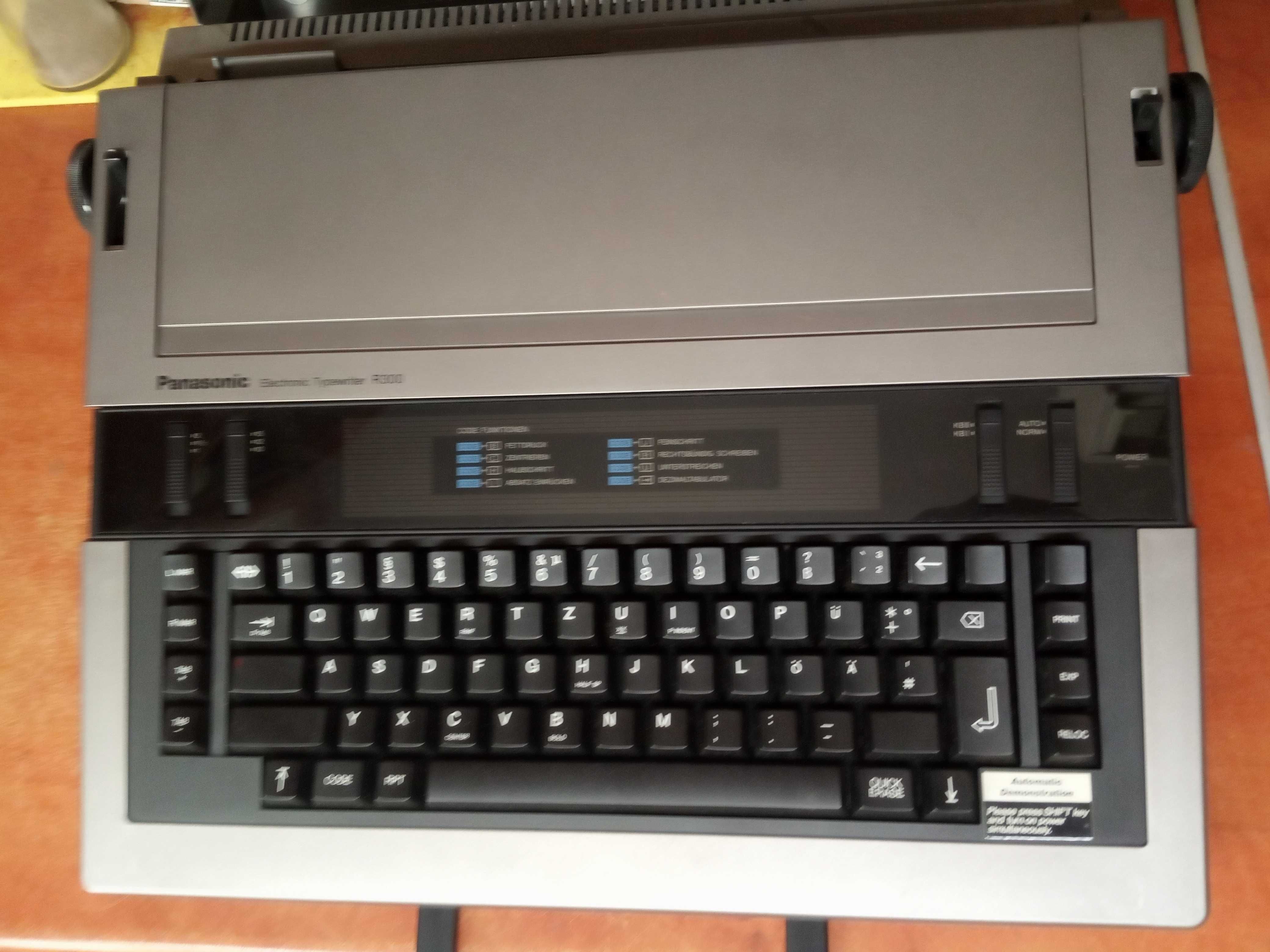 Elektroniczna maszyna do pisania PANASONIC R300, ładny stan wizualny