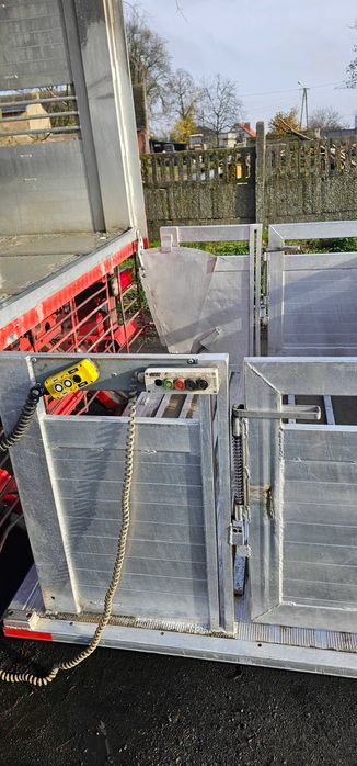 Samochód do przewozu zwierząt