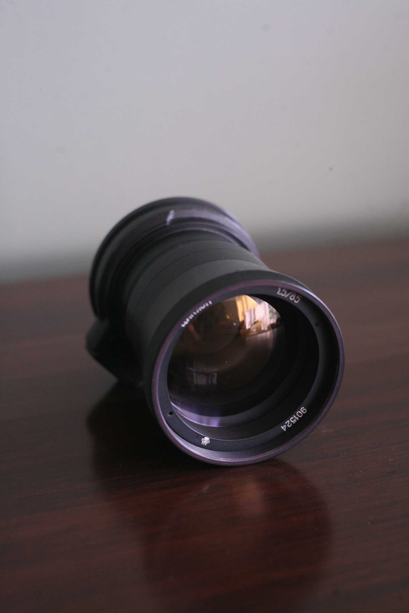 Cyklop 85 H3T-1 f/1.5 85mm M42 Swirly Bokeh jak Helios 40
