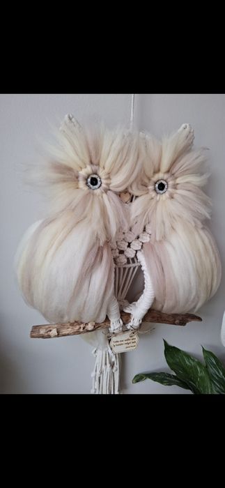 Beżowa sowa hand made makrama na prezent do salonu sypialni