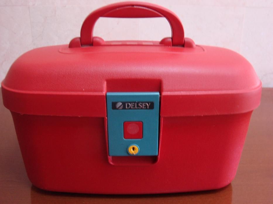 Necessaire marca Delsey, como novo