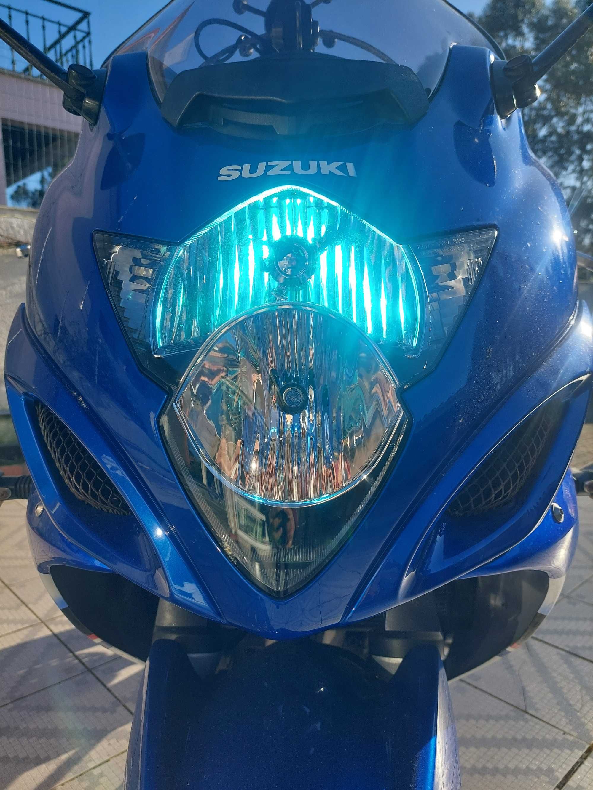 Mota Suzuki GSX 650F impecável com extras