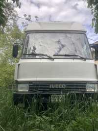 Бус грузовий IVECO