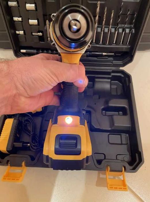 Потужний акумуляторний ударний дриль шуруповерт DeWALT 776 24V 5,0 Ач