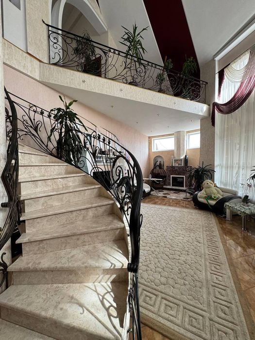 Розкішний будинок в Золотому Трикутнику (189-473)