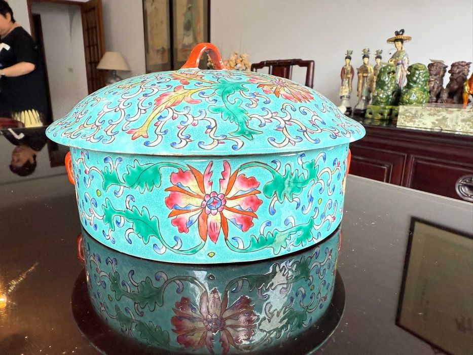 Taça chinesa com tampa em porcelana