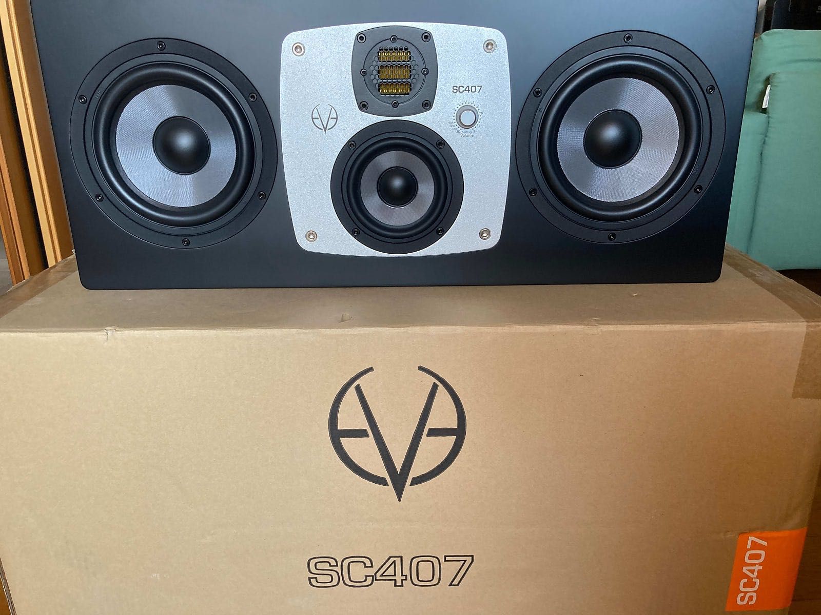 Monitores de Estudio EVE Audio SC407