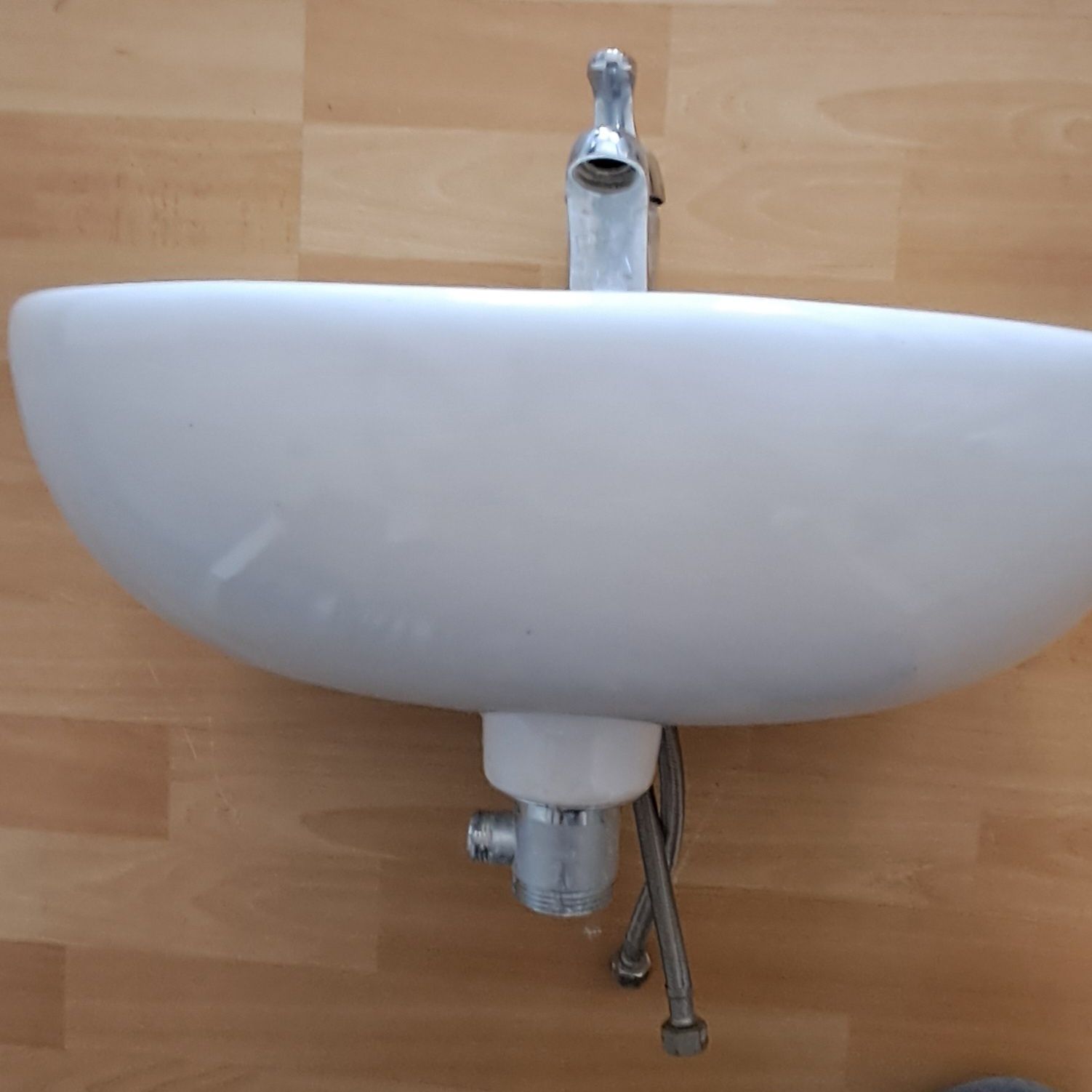 Umywalka z baterią