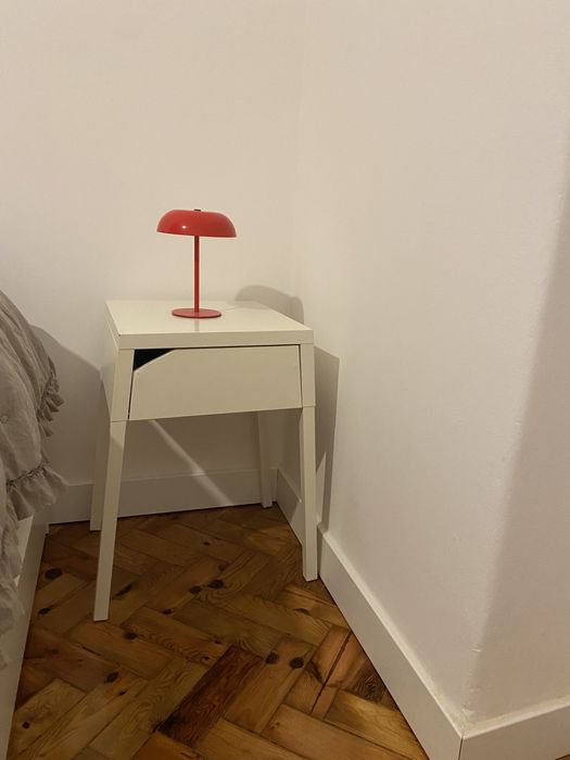 2 mesas de cabeceira IKEA Branca