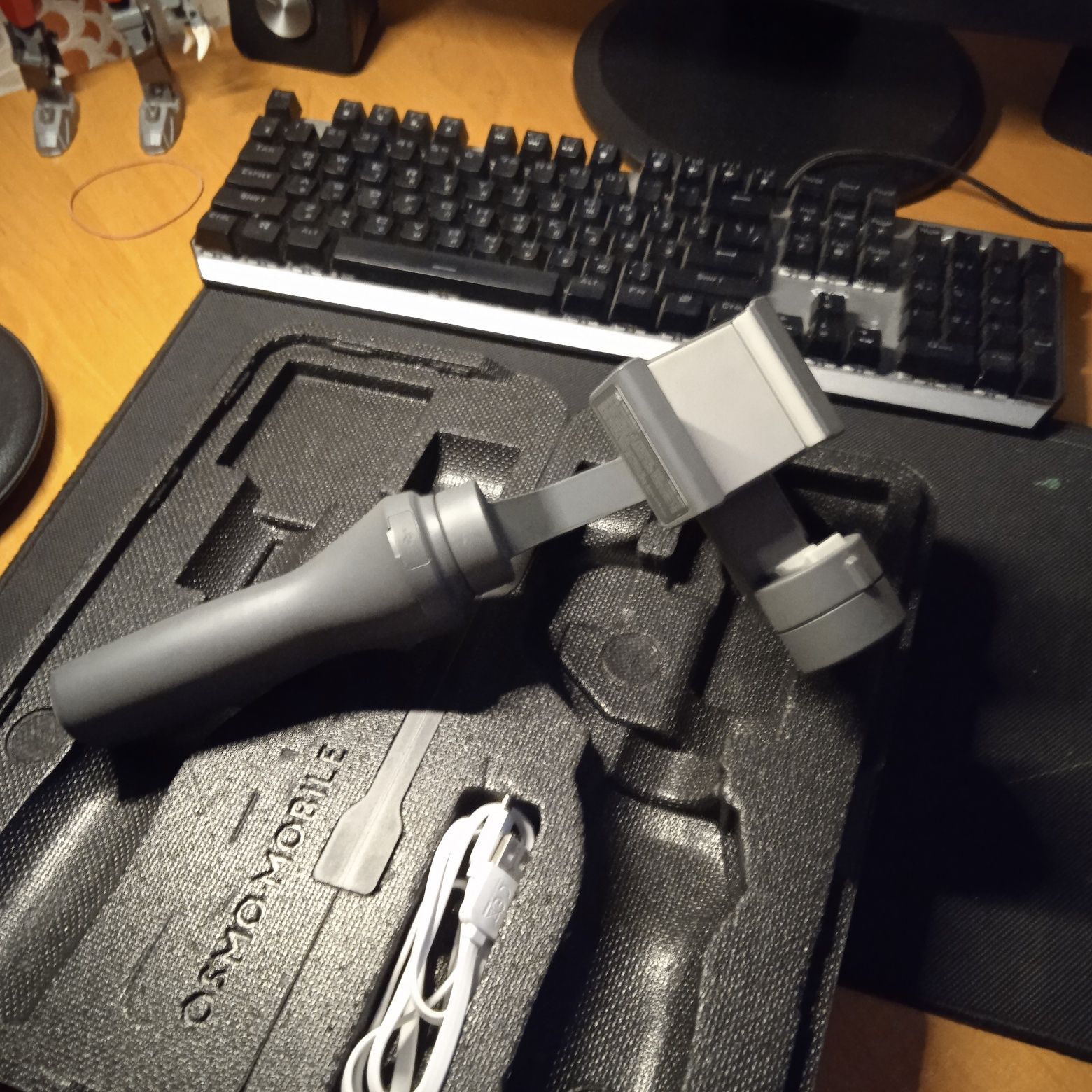 Стабілізатор для камери новий DJI Osmo Mobile