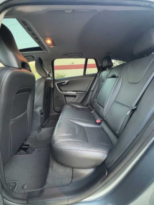 Volvo V60 Cross Country      2016