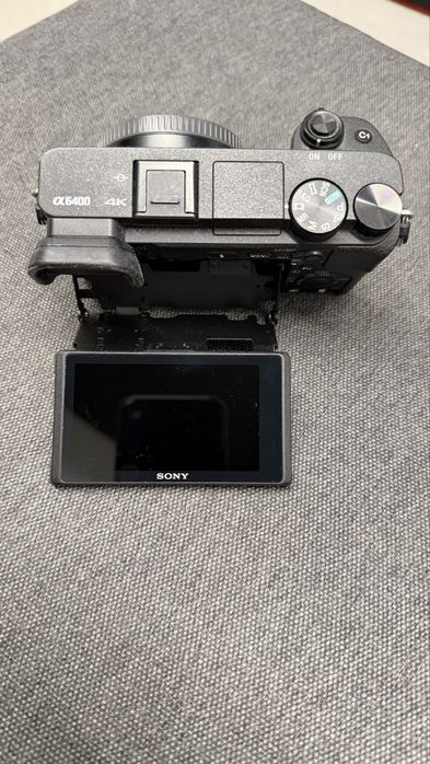 Sony 6400 камера і обʼєктив carl zeiss