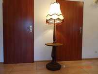 lampa podłogowa całość drewno ze stolikiem