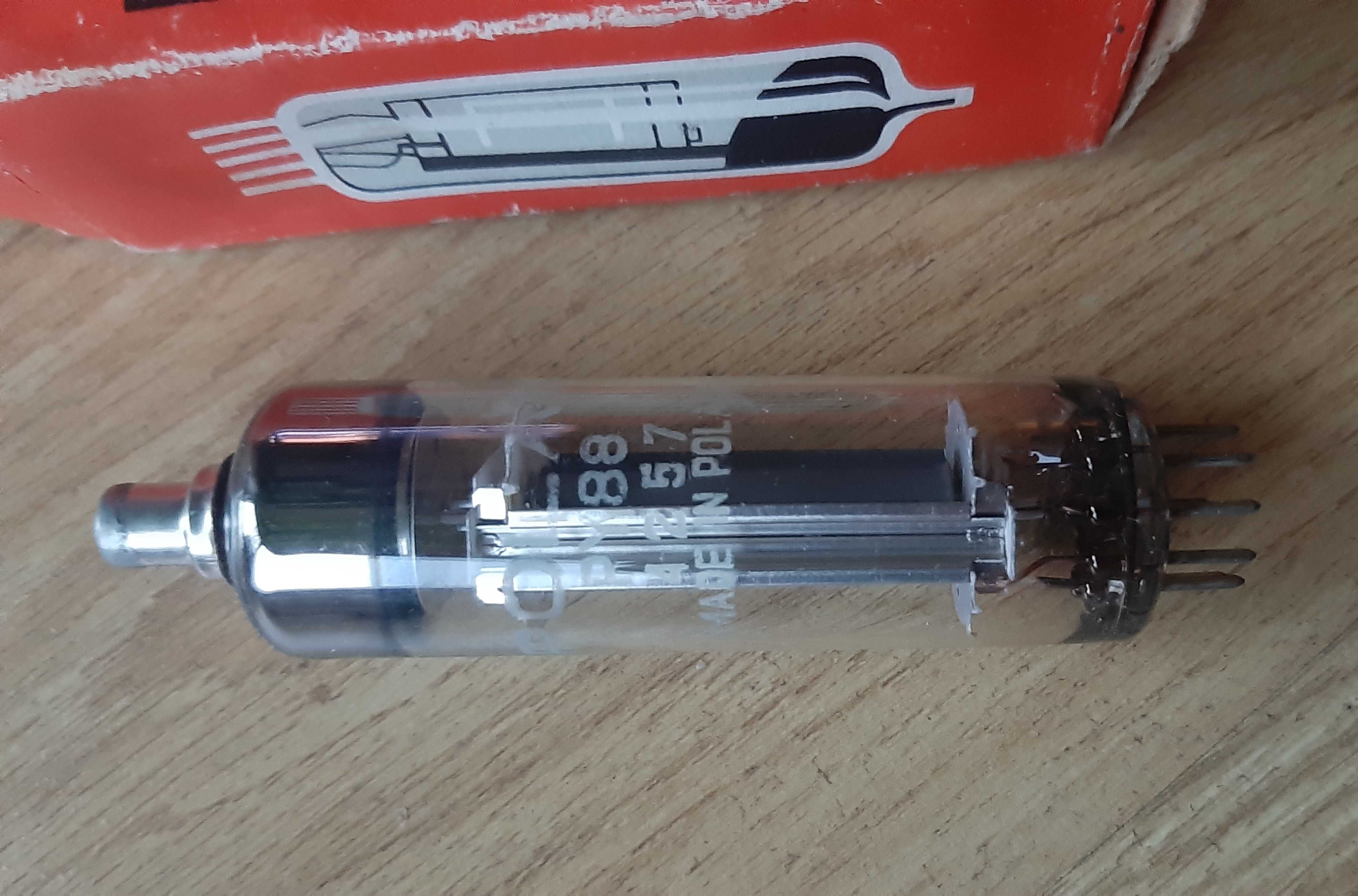Lampy elektronowe tranzystorowe i żarówki z PRL