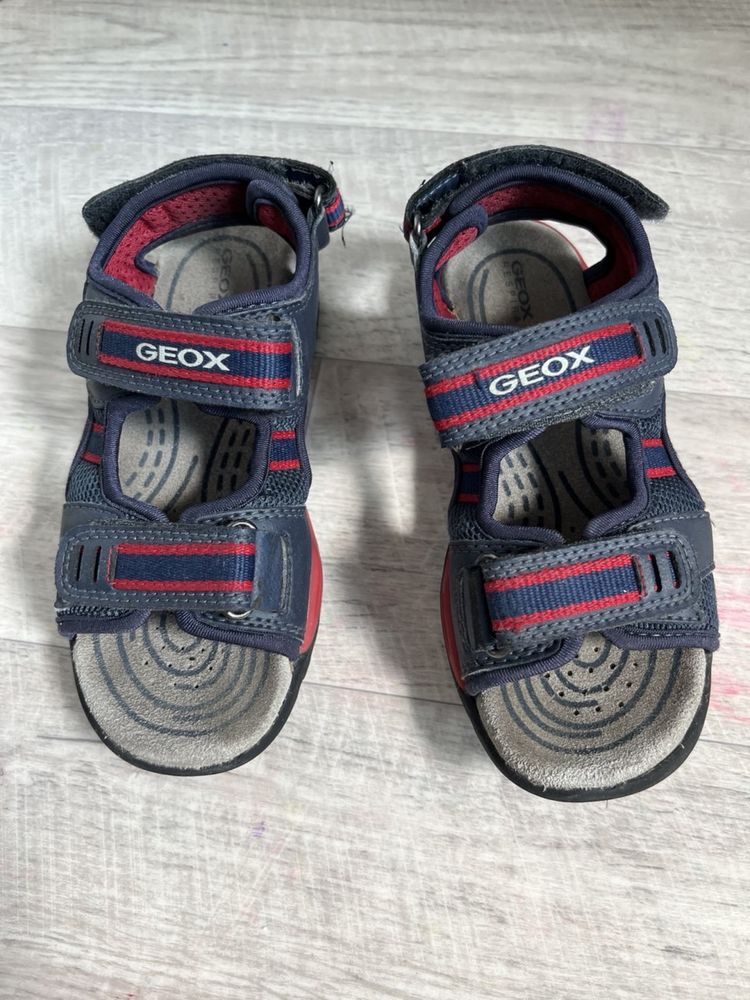 Продам дитячі брсоніжки Geox