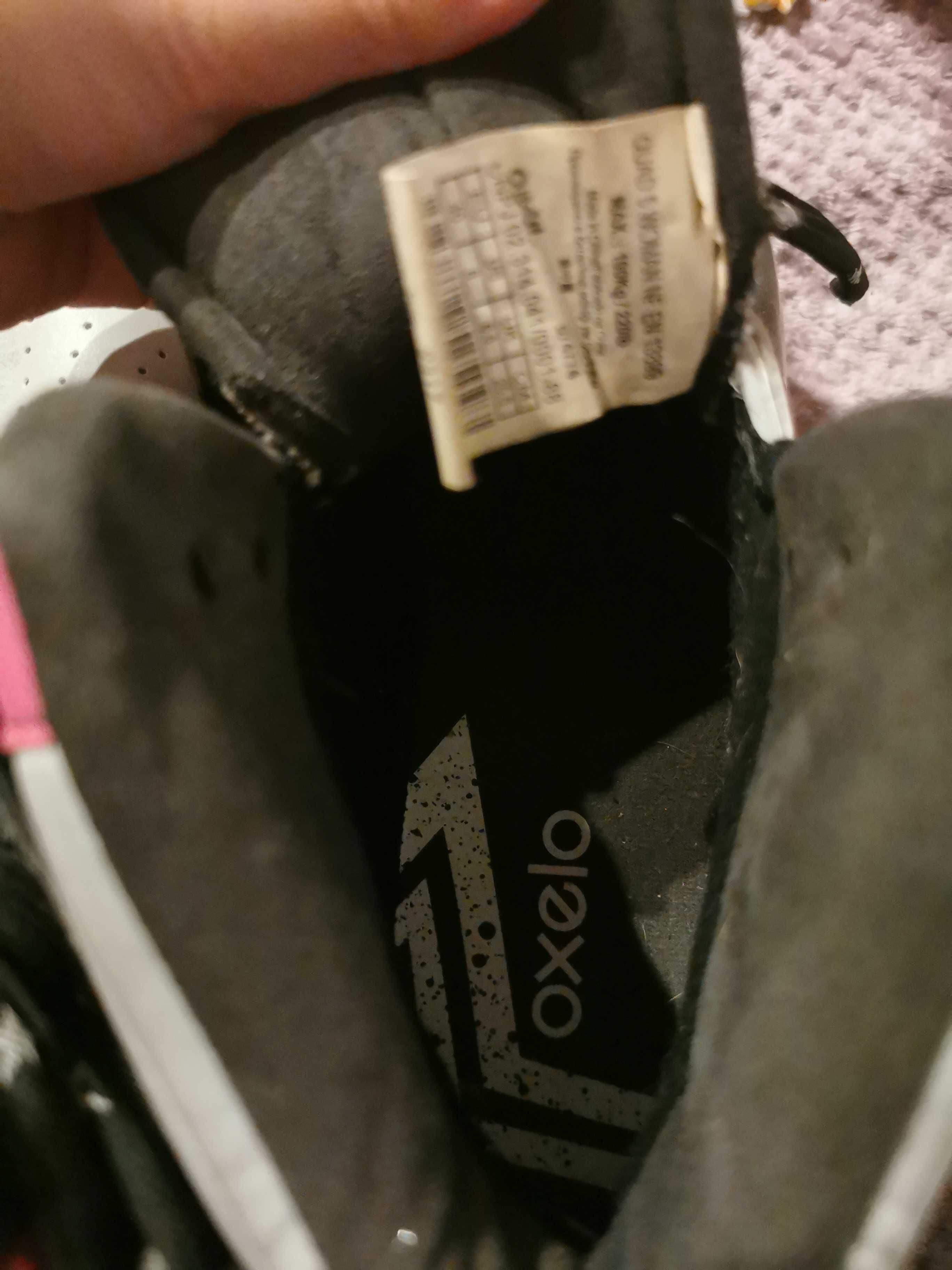 Um patins para adulto,de quatro rodas