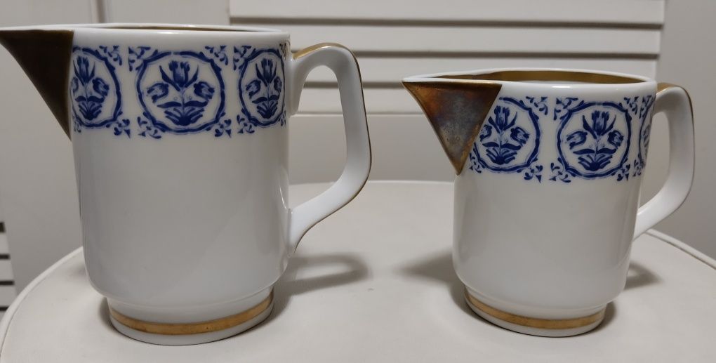 Três leiteiras de porcelana Artibus