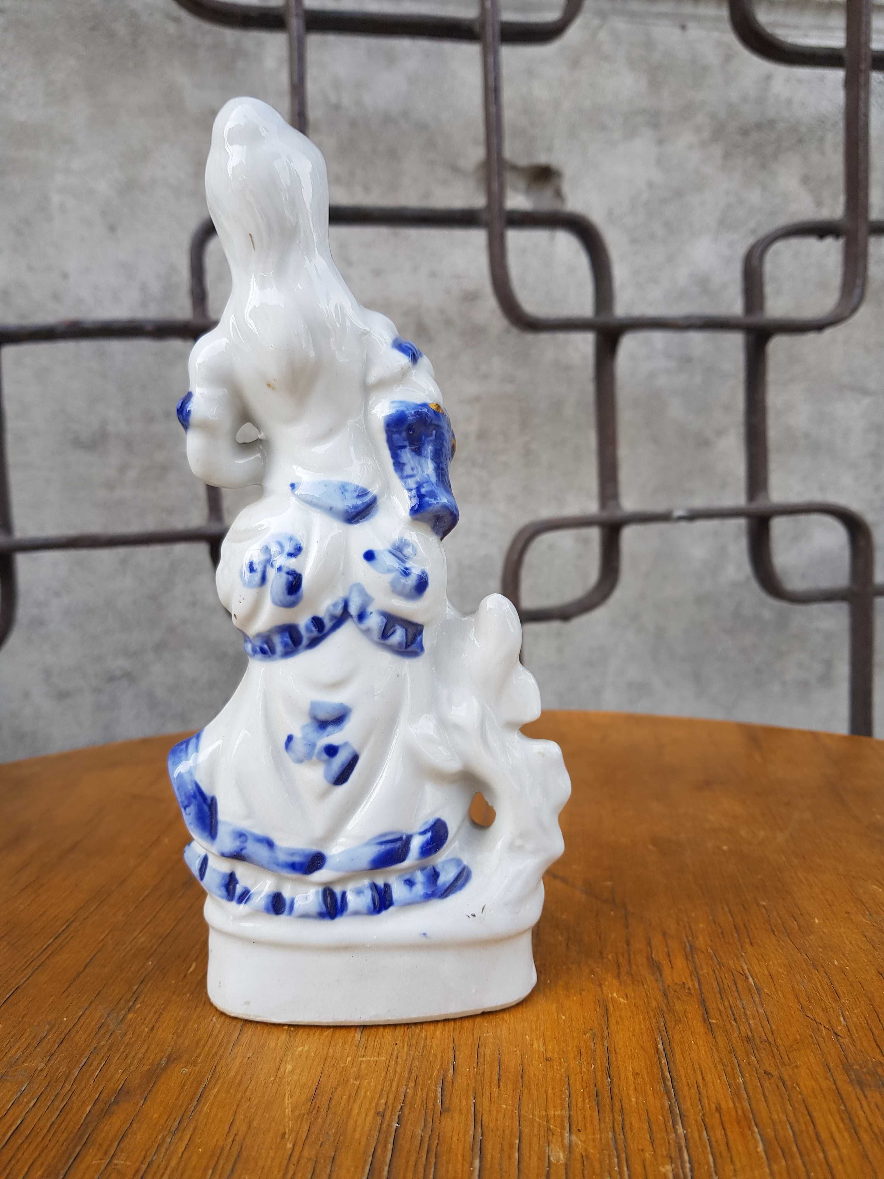 Stara porcelanowa figurka kobieta 2