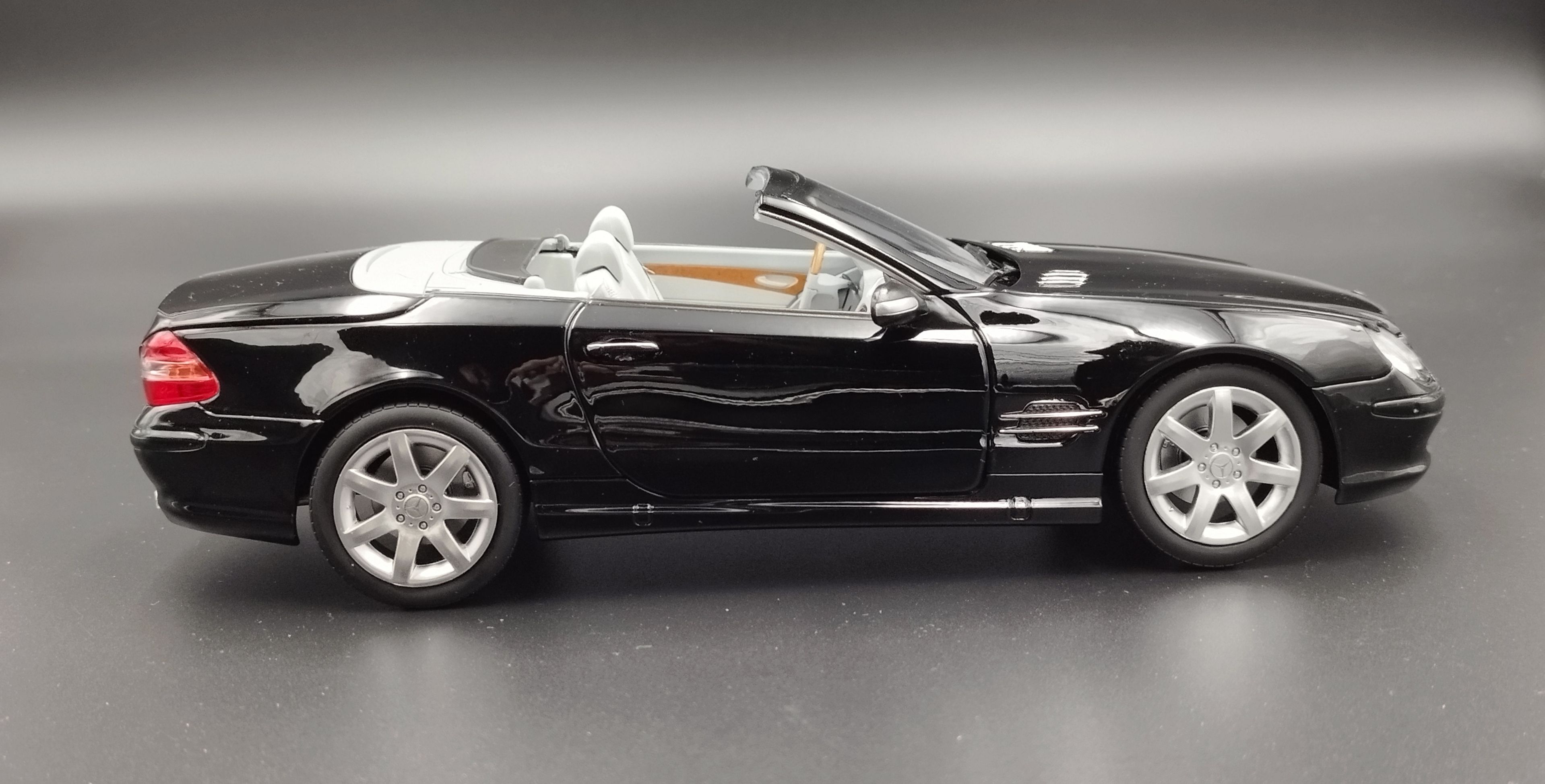 1:18 Norev 1989 Mercedes SL500 R230 Model Nowy