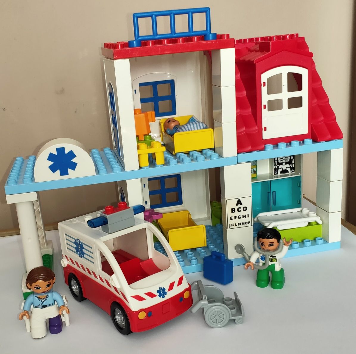 Szpital LEGO Duplo 5695 lekarz
