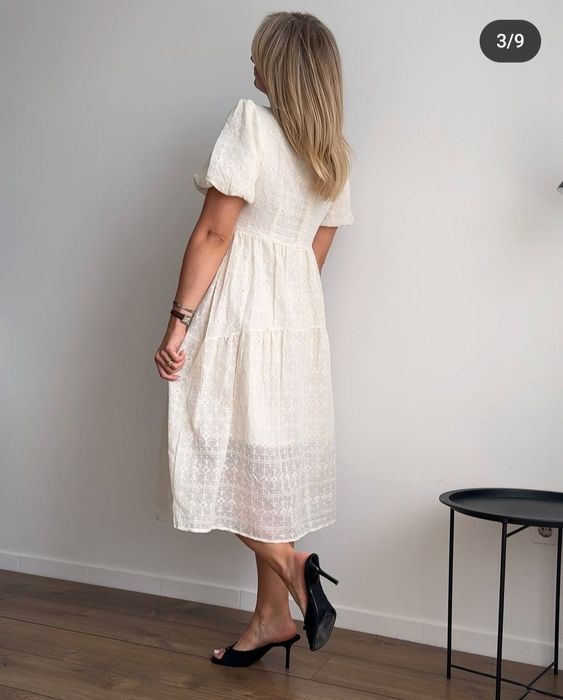 Ярусна чарівна сукня.