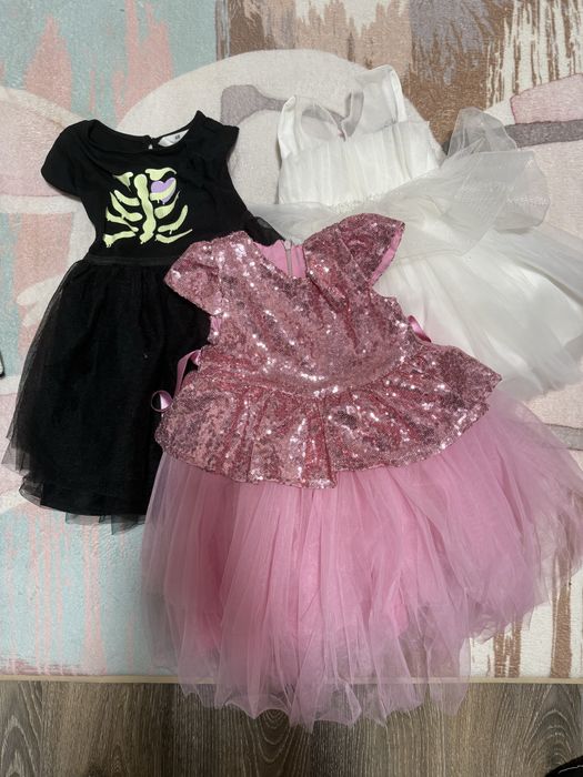 Три сукні на дівчинку