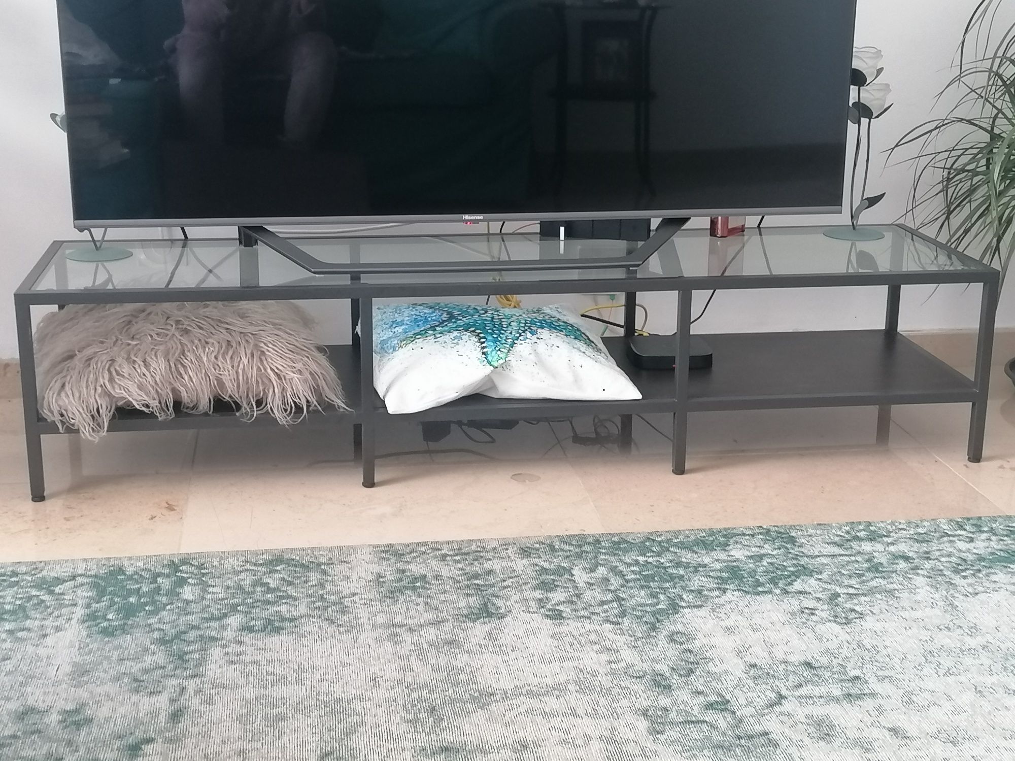 Mesa TV ikea vidro e ferro