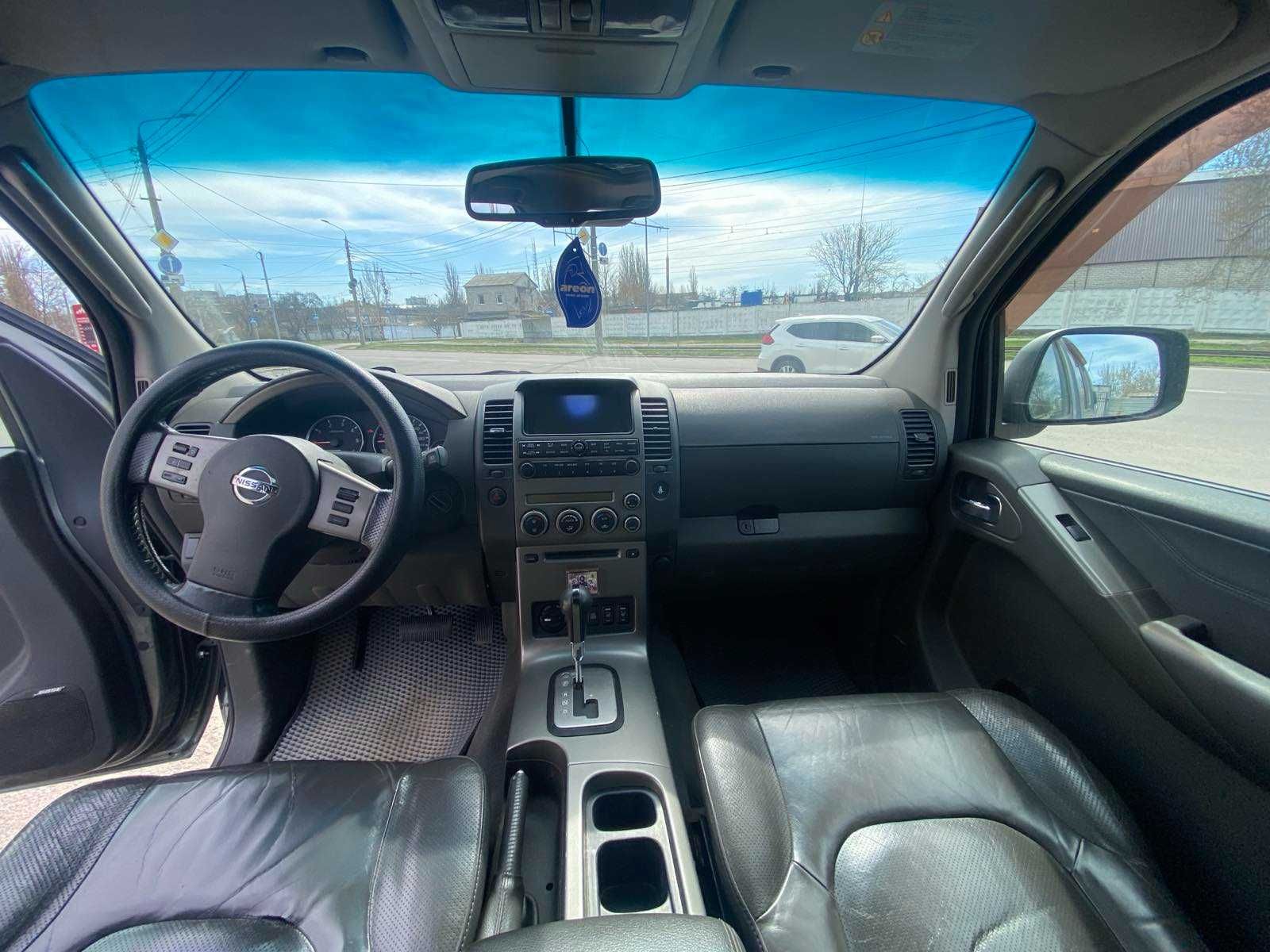Nissan Pathfinder 2008 року 2,5 л./дизель