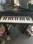 Pianinko z taborecikiem