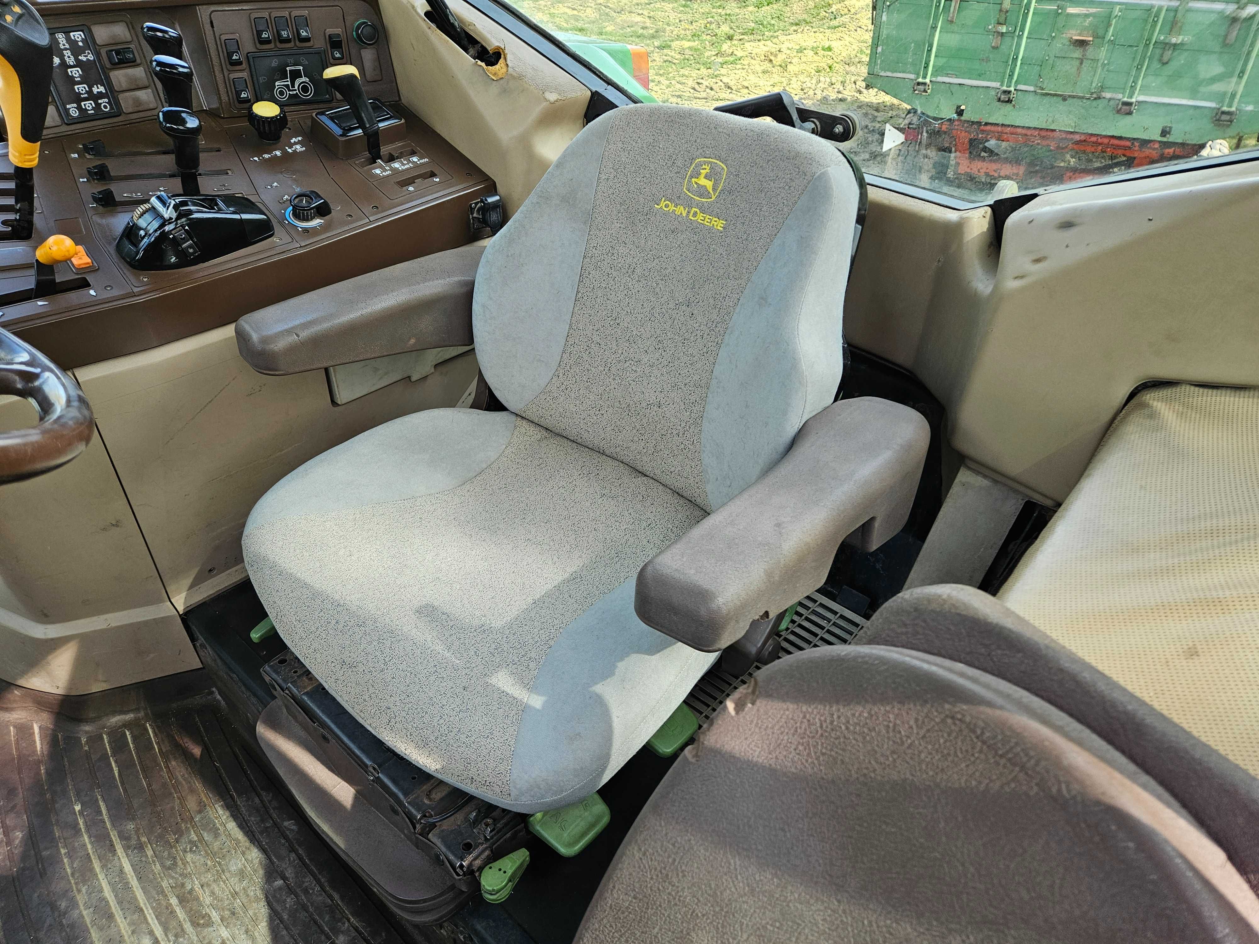 Traktor John Deere 6210