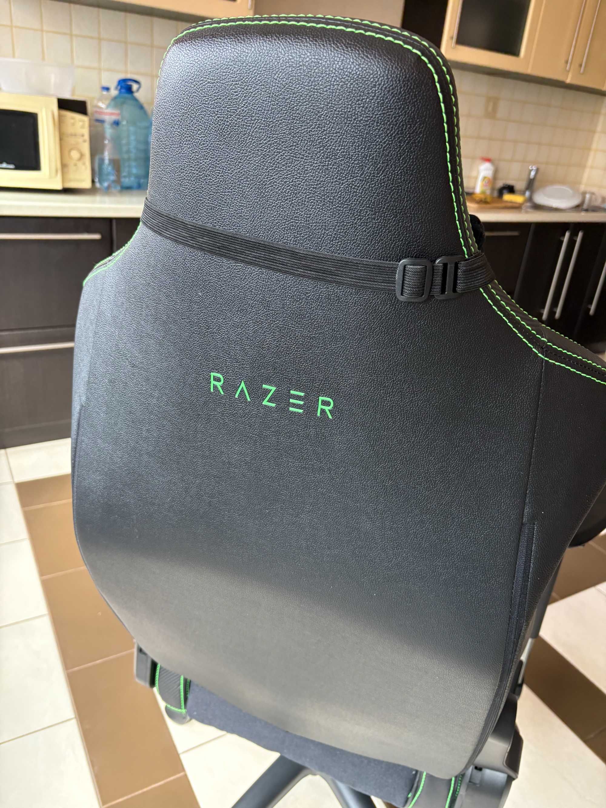 Ігрове комп'ютерне крісло Razer Iskur