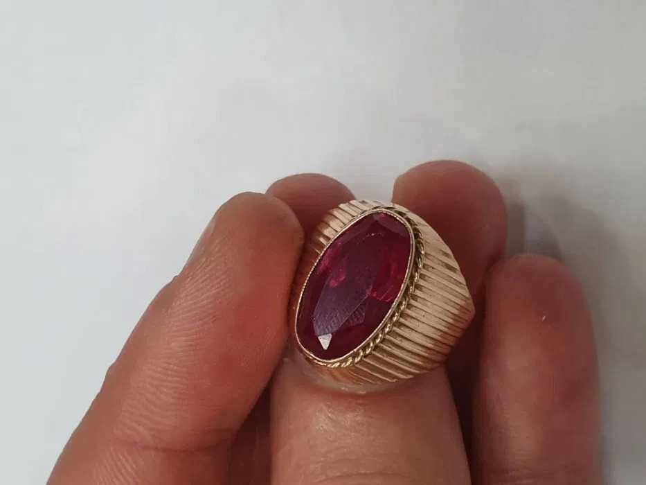 Retro złoty pierścionek damski/ czerwone oczko/ 585/ 7.9 gram/ R13
