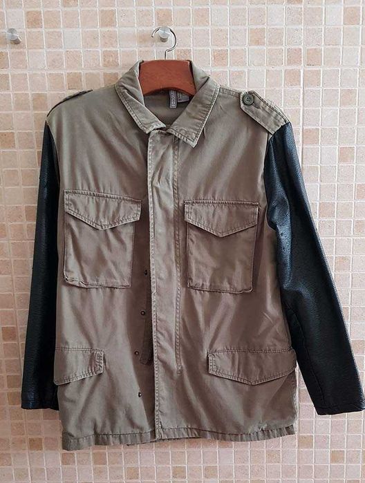 Blusão motorbike verde cáqui com mangas em napa preta vários bolsos