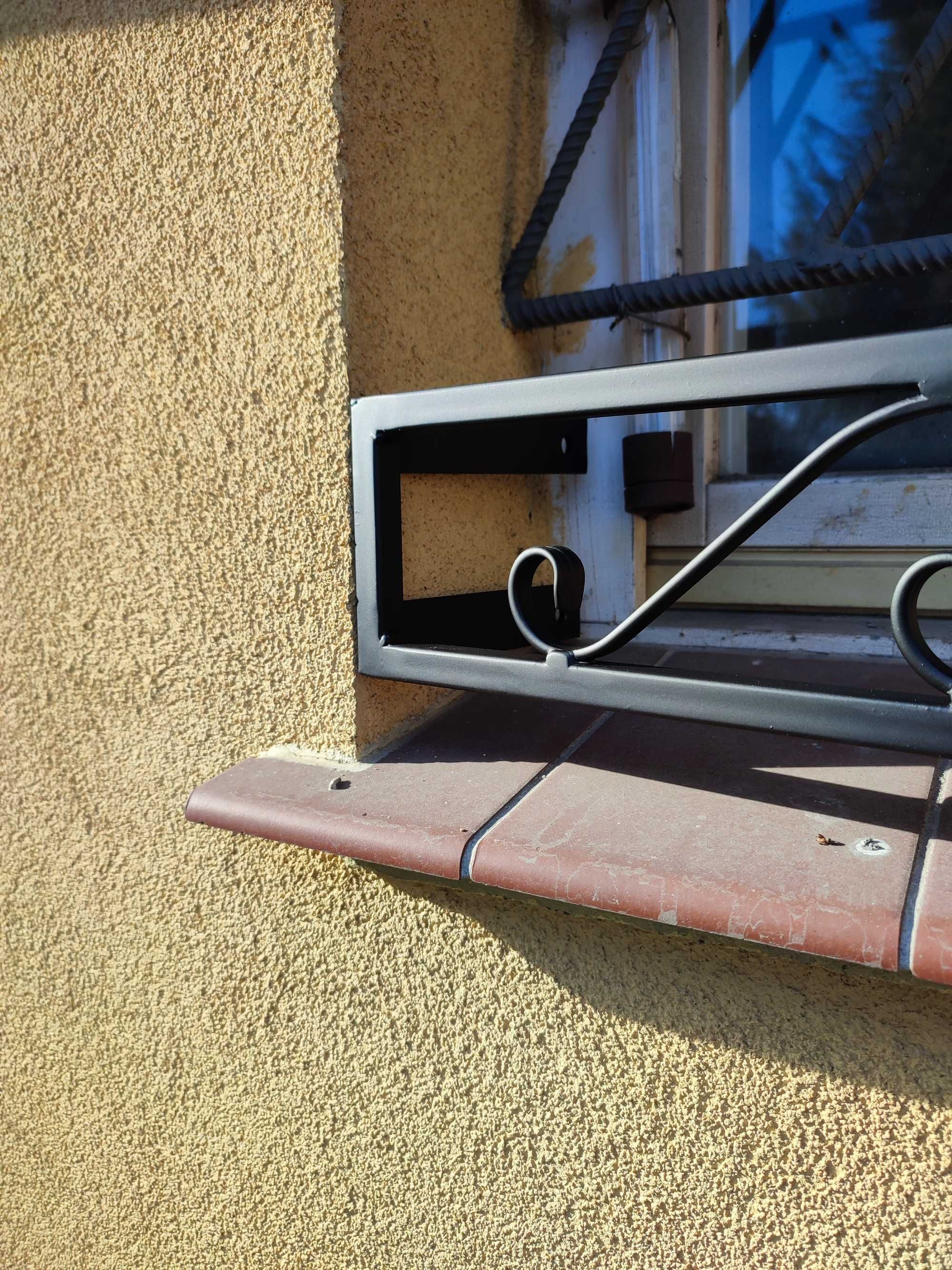 Kwietnik barierka odgroda płotek wspornik skrzynka parapet