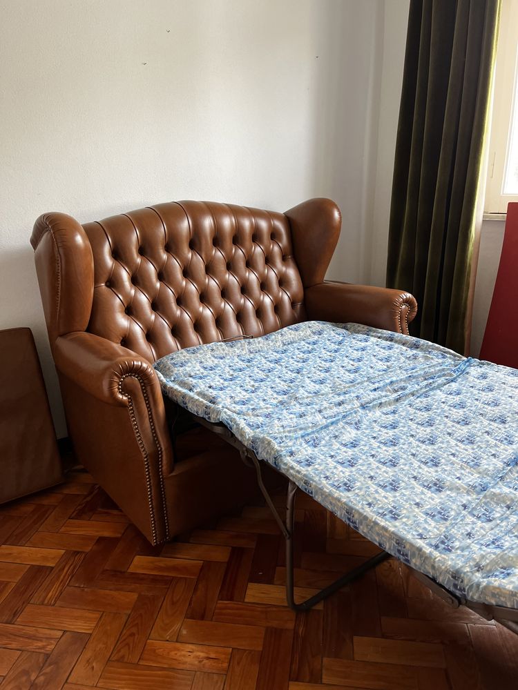 Sofá-cama Chesterfield em pele genuína 2 lugares em tom castanho