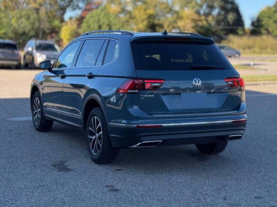 Volkswagen Tiguan      2021