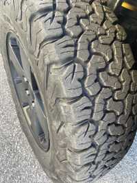 Pneus BF 255/70R18 em bom estado