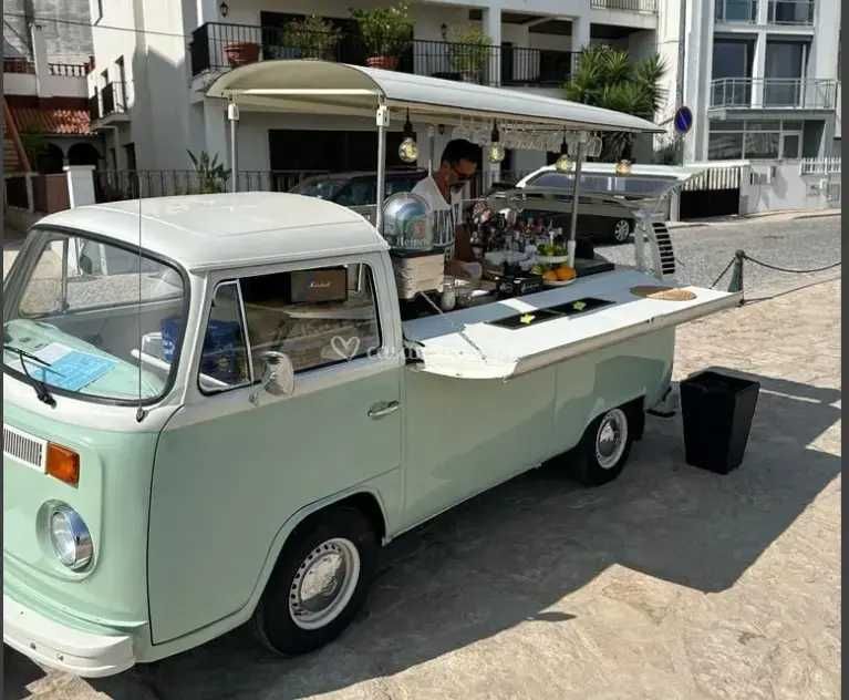 Carrinha pão-de-forma VW T2 1975 - o bar perfeito para as tuas festas!