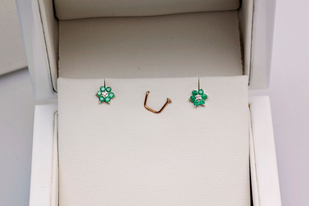 złote kolczyki staviori z diamentem