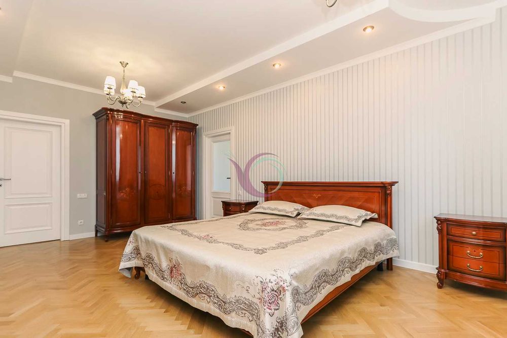 3-х поверховий будинок з ремонтом та власним подвір’ям в с. Крихівці