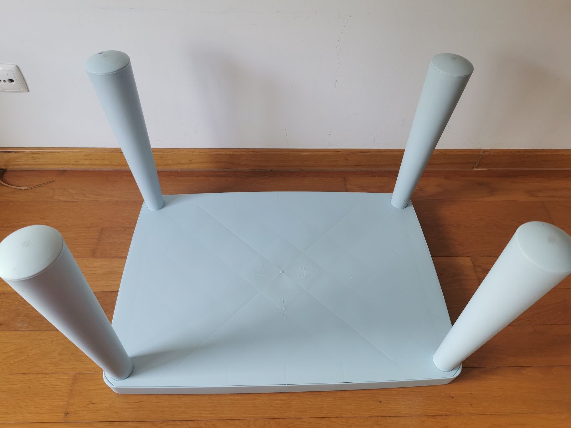 Mesa + cadeira azul IKEA