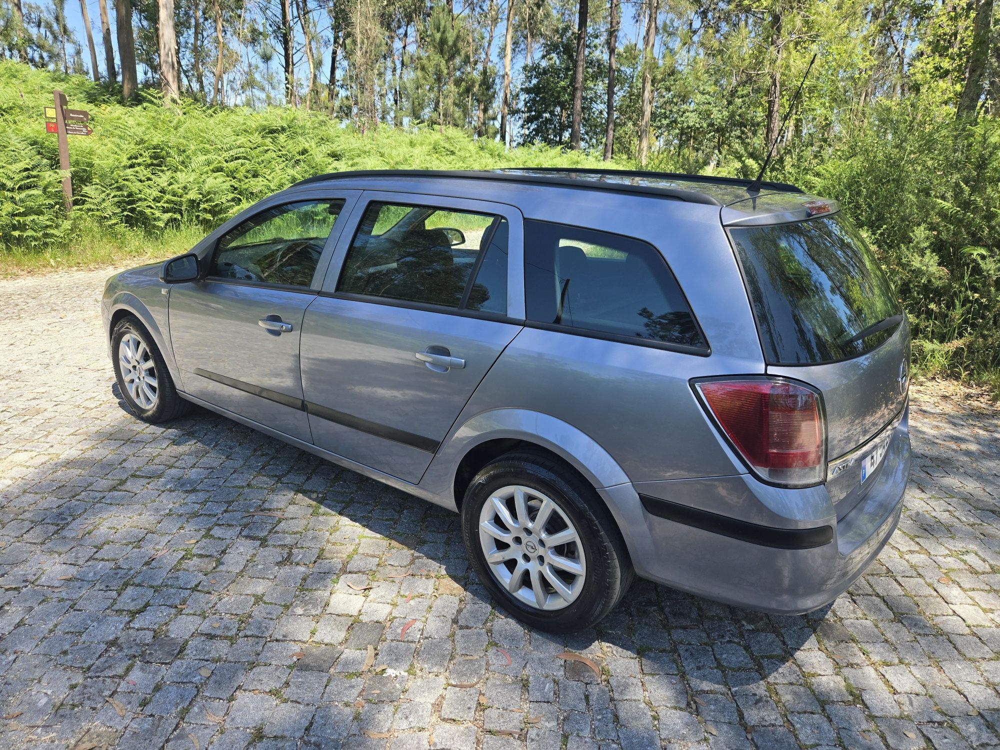 Astra motor diesel 1.7 . Carro confortável revisado, excelente estado