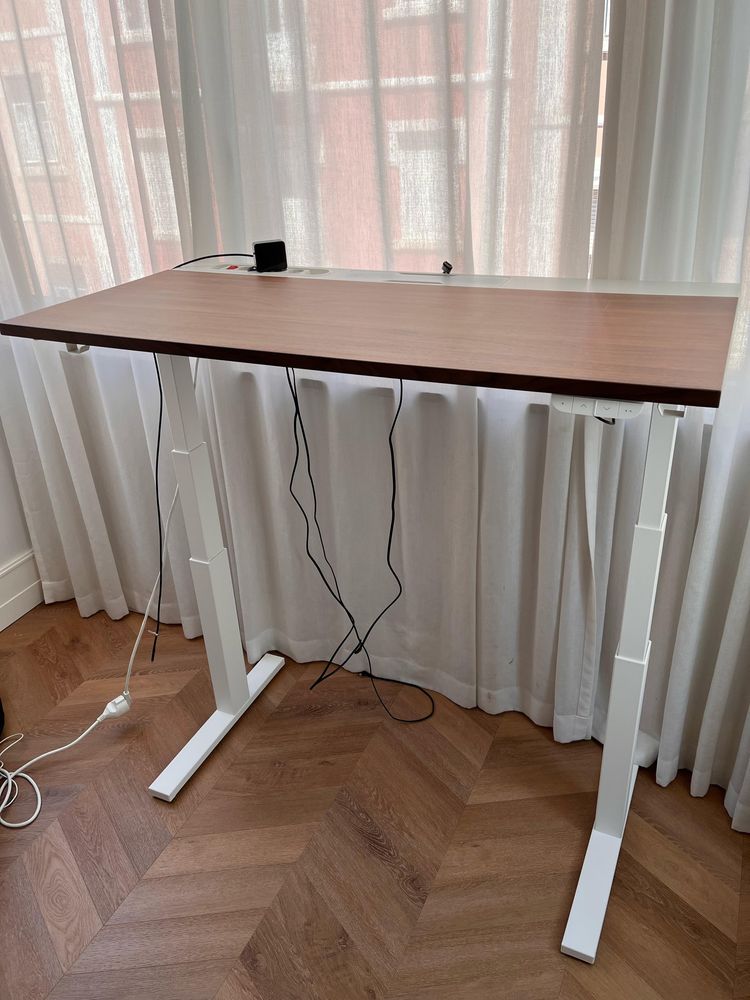 Standing desk / Secretaria eletrica