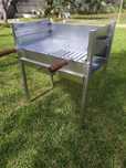 assador 60x40 com pernas desmontaveis, equipado com grelha e tabuleiro