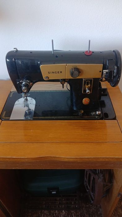 Vendo máquina de costura em bom estado